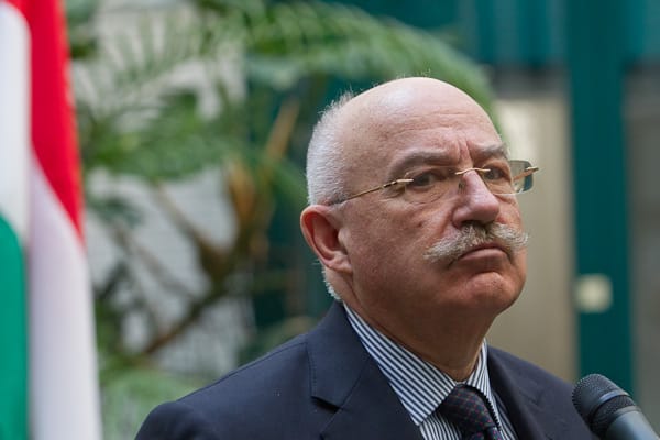 Martonyi: még mindig be akarjuk vezetni az eurót