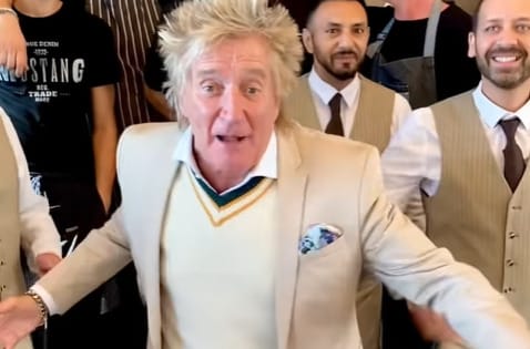Így bulizik a magyar pincérekkel Rod Stewart