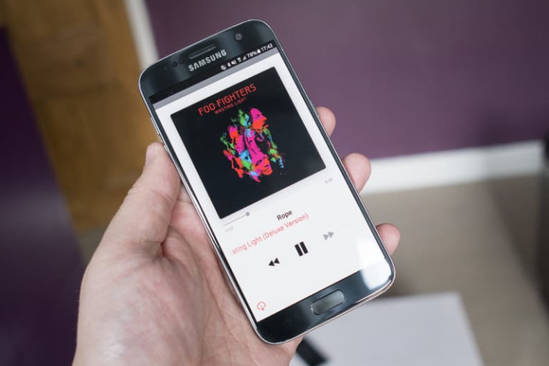 Ezt is megértük: androidos telefonnal reklámoz az Apple