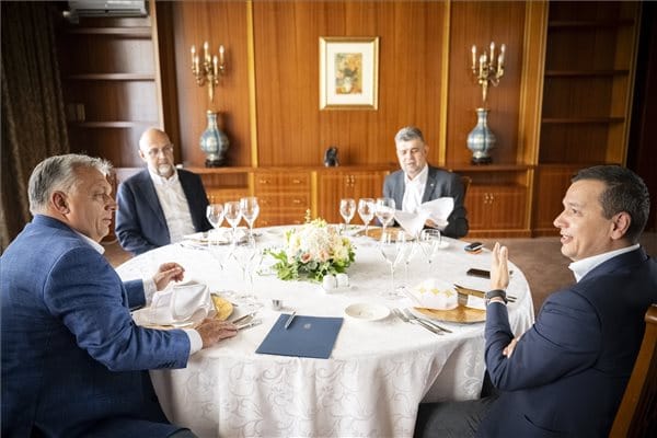 Orbán Viktor a Budapest-Bukarest gyorsvasútról tárgyalhatott a román miniszterelnökkel Bukarestben