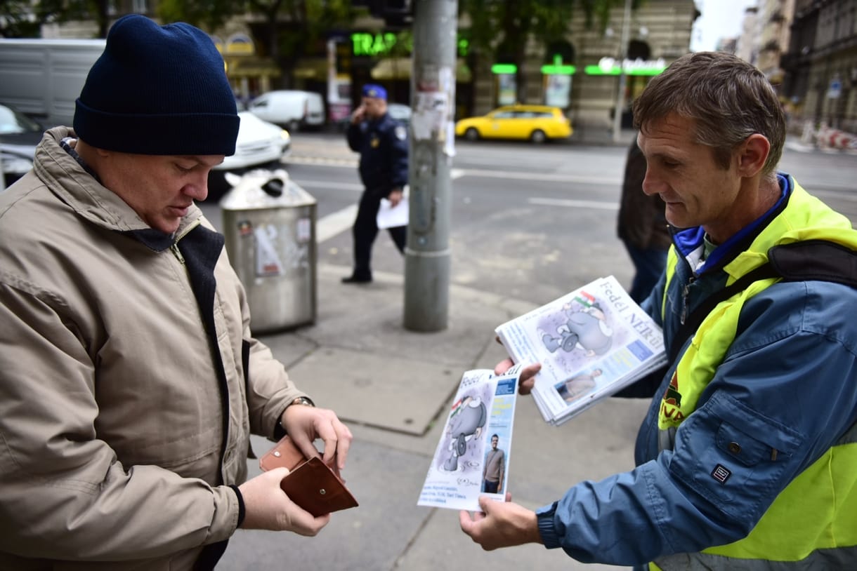 Fotók: Már terítik a Népszabadság rendkívüli kiadását