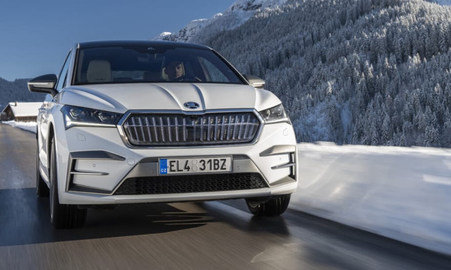 Közel 600 kilométer egy töltéssel: Magyarországon az új Skoda Enyaq villanyautó