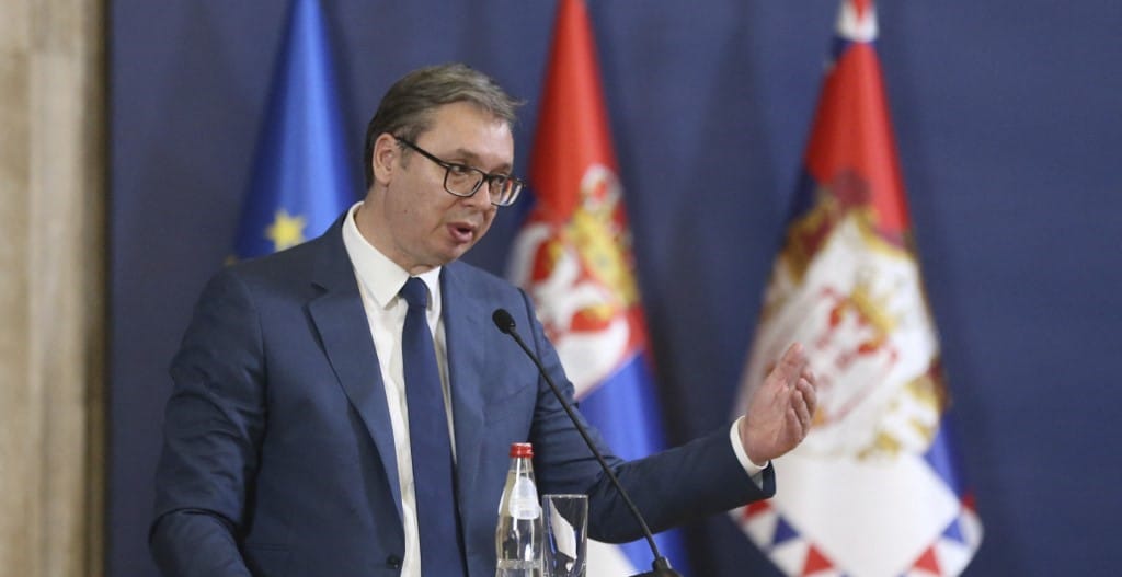 Vucsics bizalmi népszavazást kezdeményezett saját maga ellen