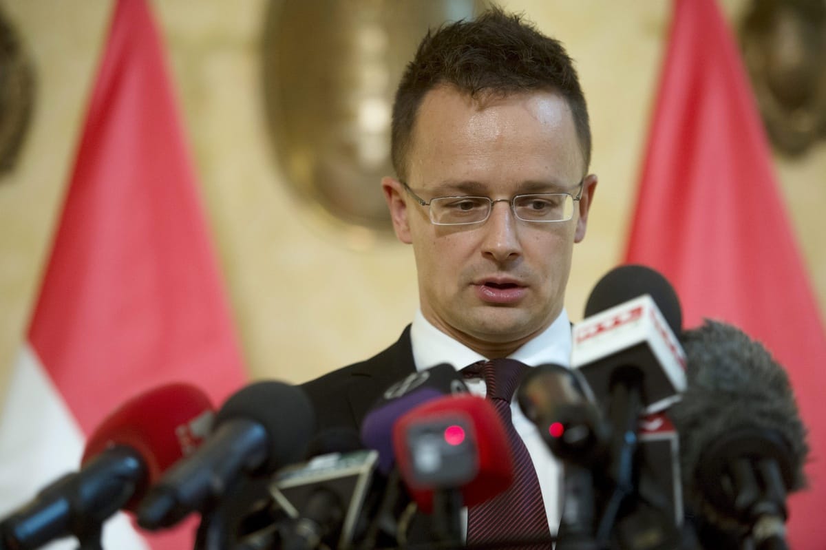 Szijjártó titkolja, adott-e állami bankhitelt a TV2 megvételéhez