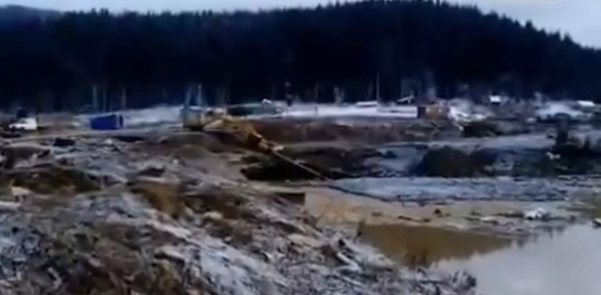 Összeszakadt egy víztározó gátja Oroszországban, többen meghaltak