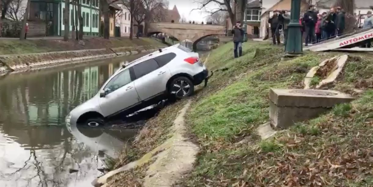 Máris megvan az év legpechesebb magyar parkolása – videó
