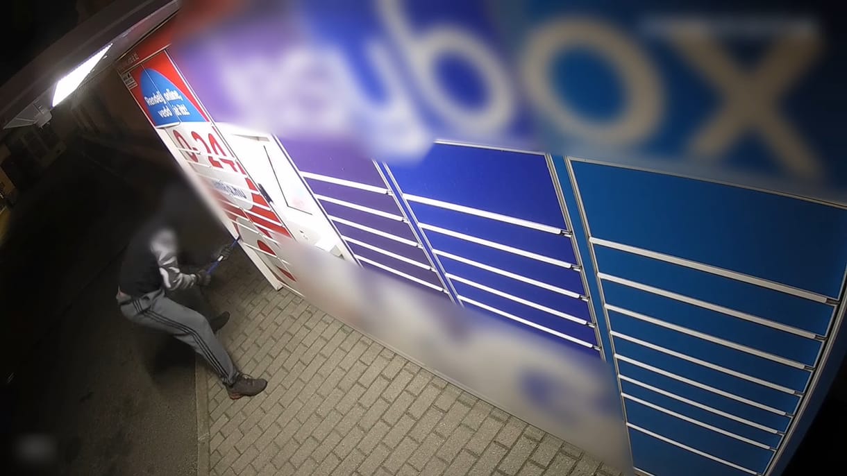 A csomagautomaták réme álnéven rendelt műszaki cikkeket, hogy aztán ellophassa őket