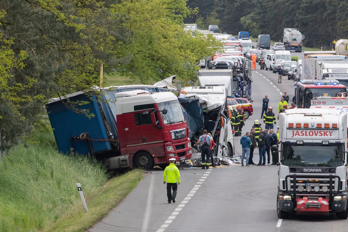 Egy miskolci nyugdíjas klub tagjai vannak a szlovákiai buszbaleset sérültjei között