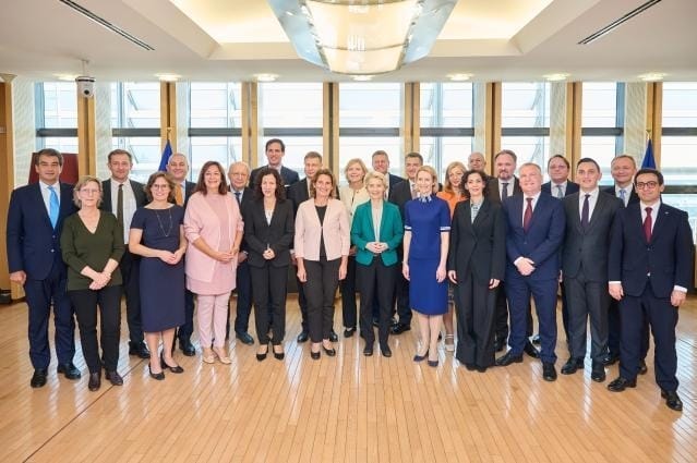 Az Európai Parlament megszavazta az új Európai Bizottságot – Várhelyi Olivér ismét biztos lett