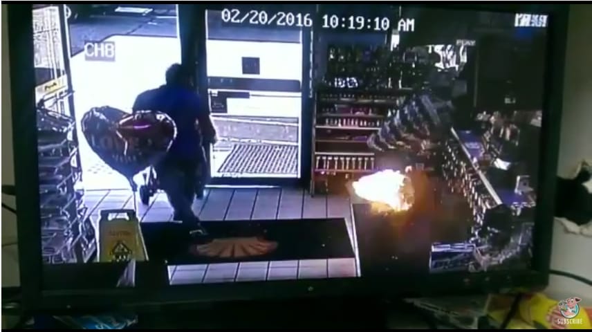 Tűzgolyóként robbant az e-cigi egy férfi zsebében – videó