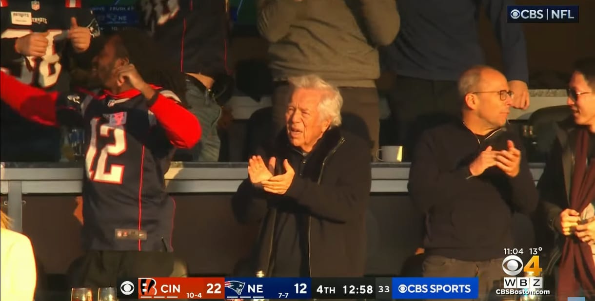 Méltósággal tűrte, hogy az ellenfél szurkolója szekálja, egy hét múlva kedvenc csapata tulajdonosával nézhetett meccset az NFL-szurkoló