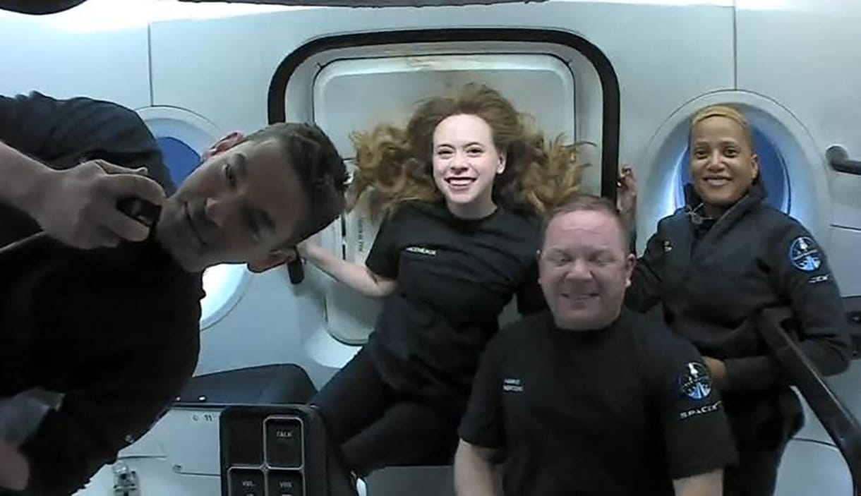 Simán visszatért a Földre a SpaceX űrturistákat szállító űrhajója