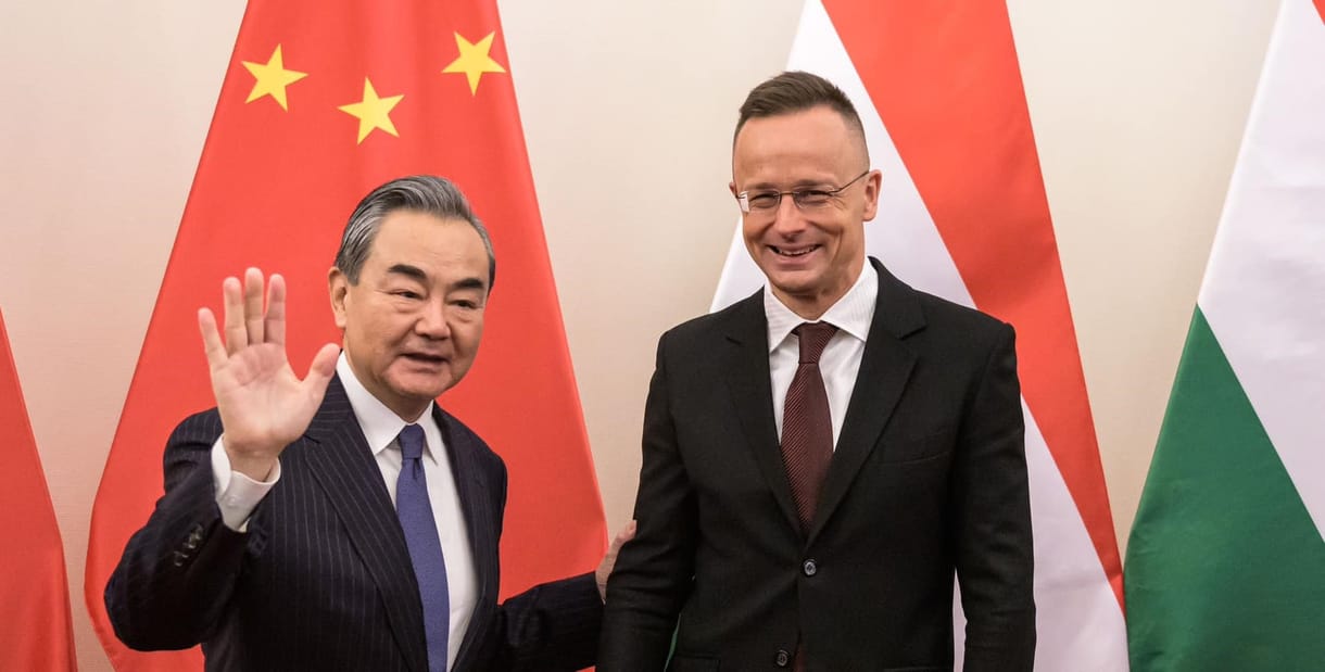 Szijjártó Péter Tiencsinben jelentette be, hogy két újabb kínai nagyberuházás jön Magyarországra