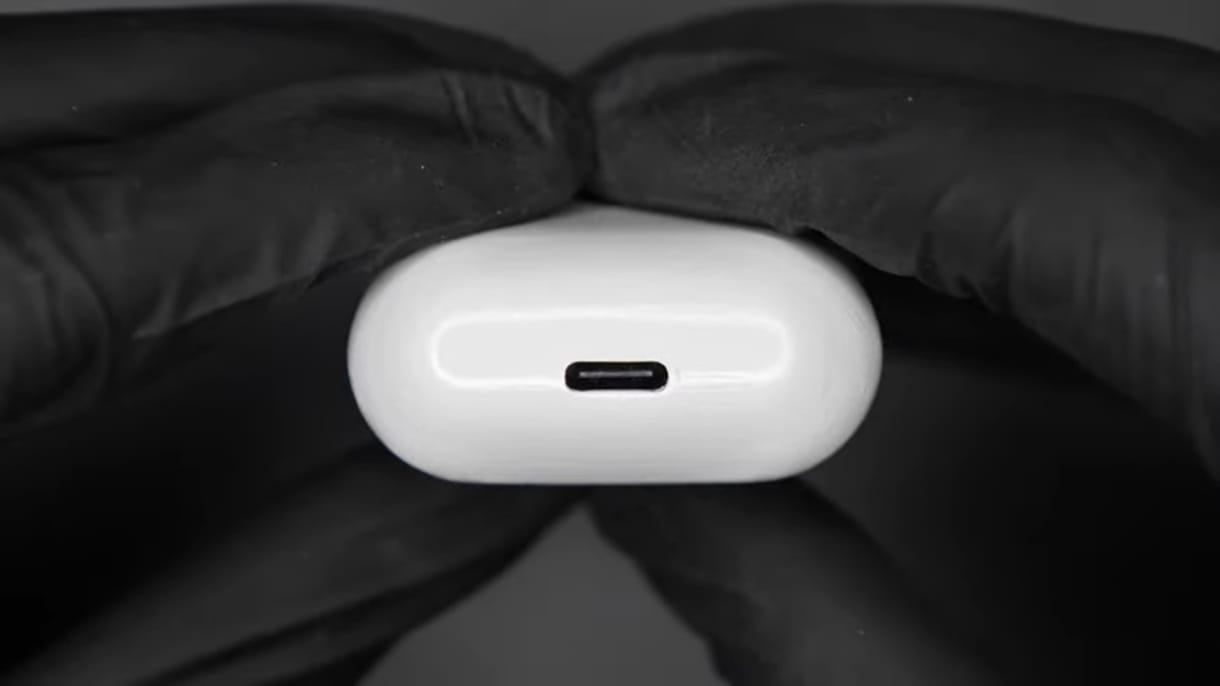 Elkészült a világ első AirPods töltőtokja, amit USB-C-n keresztül lehet tölteni