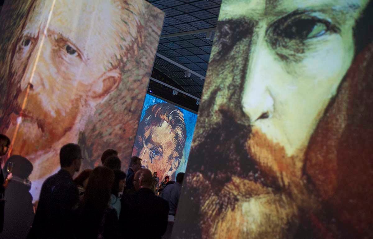 Új könyv: nemcsak a cimpáját, az egész fülét levágta Van Gogh