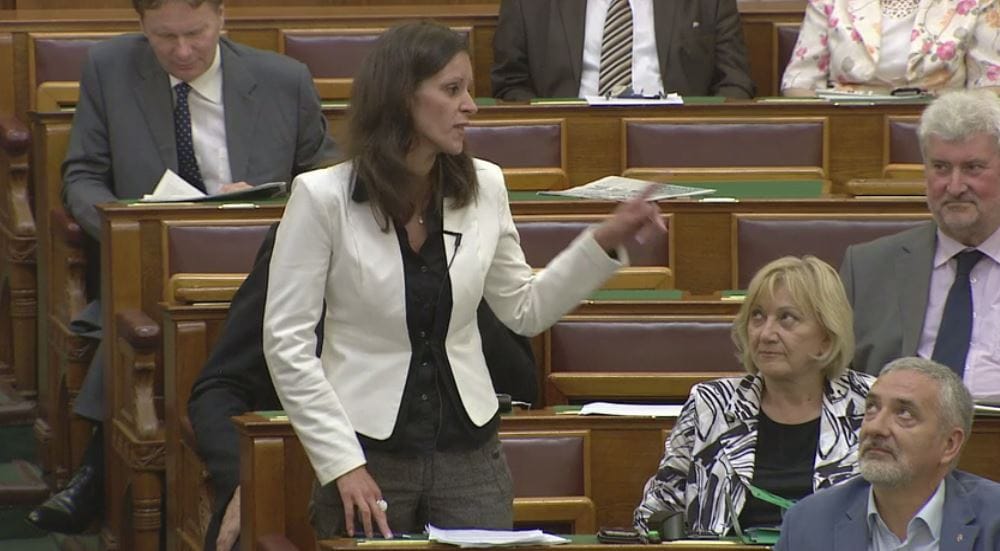 Az ellenzék ma megszorongathatta volna a kormányt, de inkább elengedte