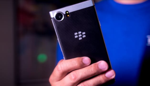 Nem adják fel: jön egy újabb BlackBerry telefon