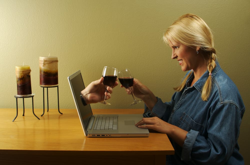 Vékonyabb. fiatalabb, szebb: te is füllentesz az online társkereső oldalakon?
