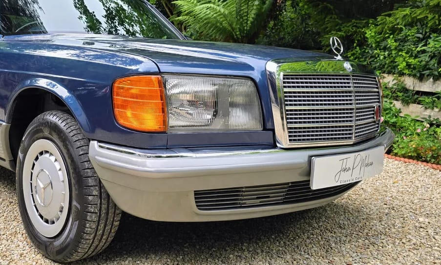 40 éves és nagyon kék ez az új gazdára váró alig használt luxus Mercedes