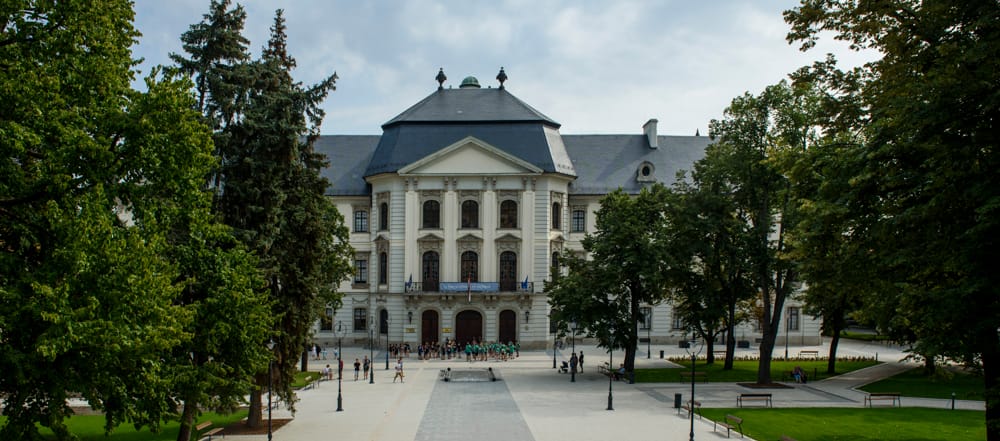 Az egri érsekségnek adná a kormány az Eszterházy Károly Egyetemet