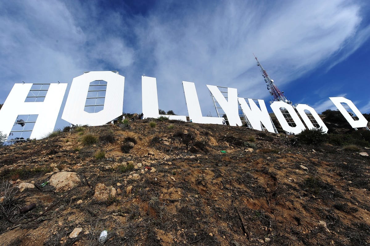 Kap egy kis ráncfelvarrást a 100. születésnapjára a Hollywood-felirat