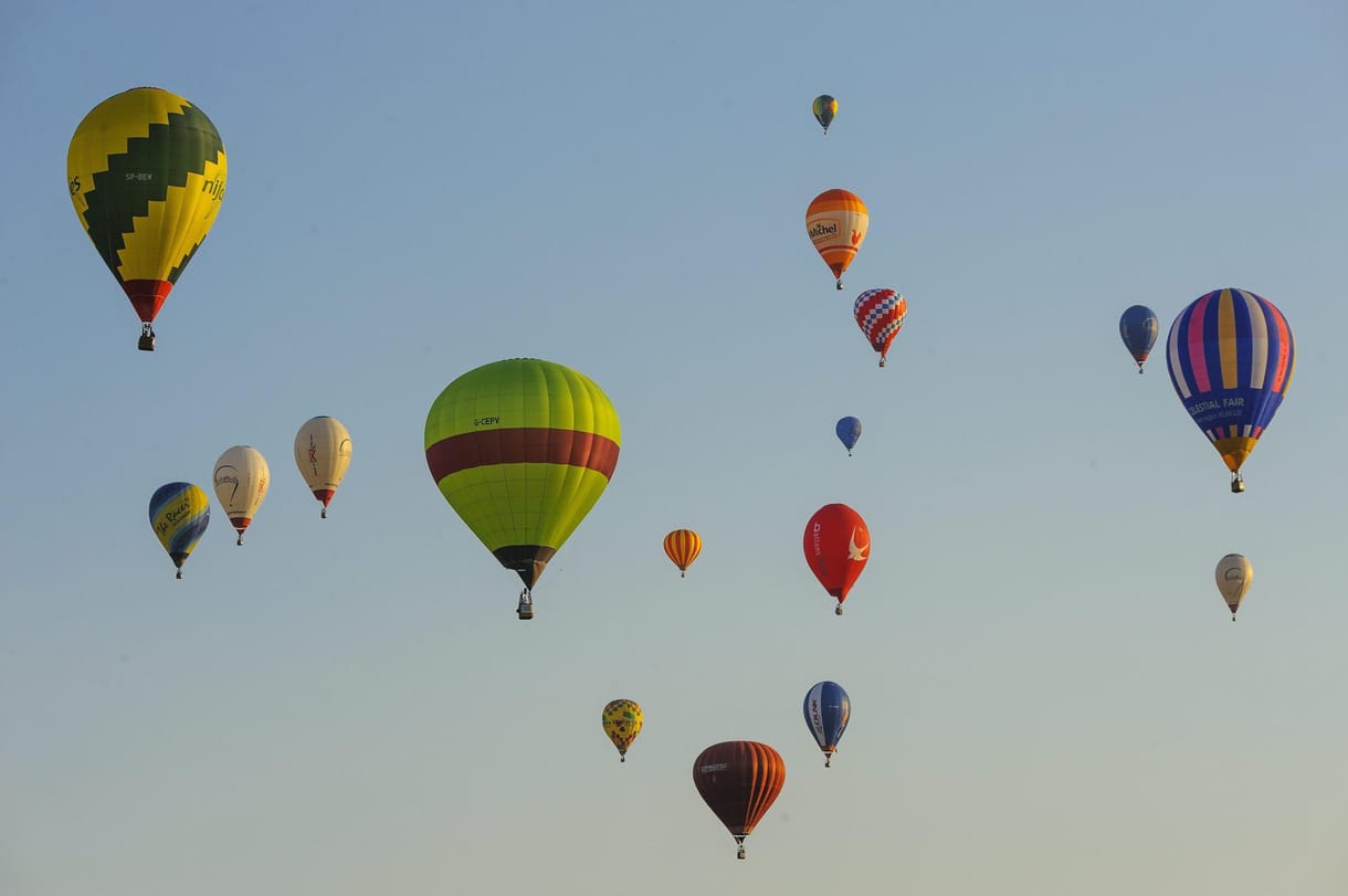 Autópályára szállt le egy hőlégballon