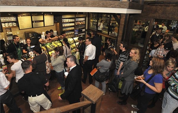 Három kávézót is nyit a Starbucks, ebből az egyiket vidéken