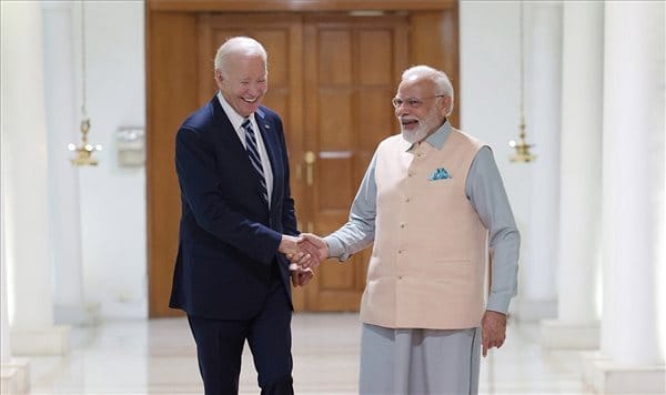 Narendra Modi indiai miniszterelnök és Joe Biden amerikai elnök zárt ajtók mögött tartott megbeszélést