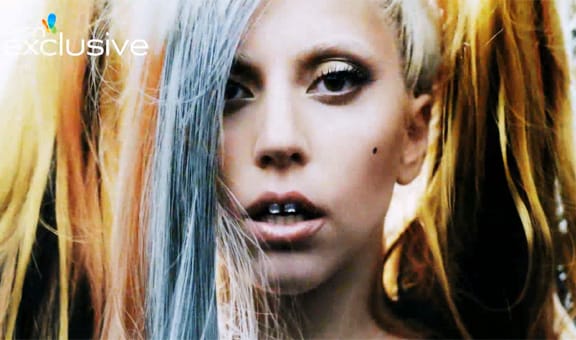 Speciális Thierry Mugler divatshow Lady Gagával