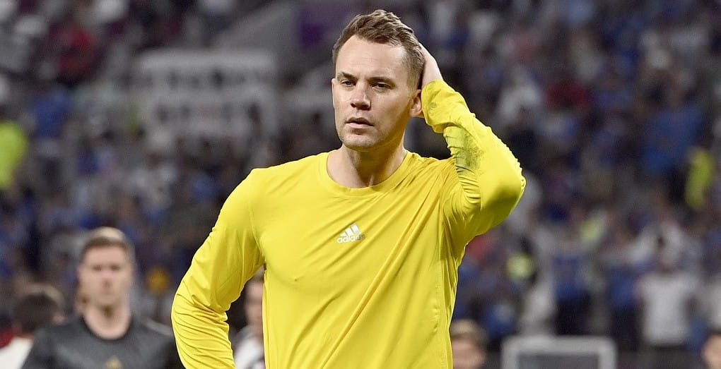 Manuel Neuert lábtöréssel hozták le a sípályáról