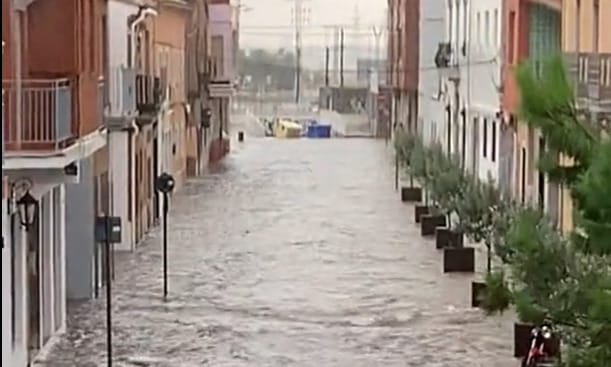 Hatalmas esőzés bénította meg Valenciát – videók