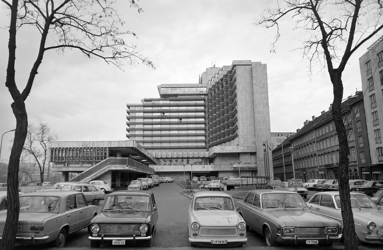 A Marriott Hotel-sztori: Egykor Liz Taylor bulizott itt, most Tiborcz István kezébe kerülhet