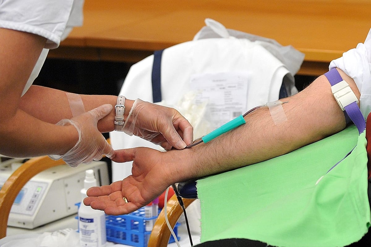 Megszűnt a meleg és biszexuális férfiak diszkriminálása a véradásban