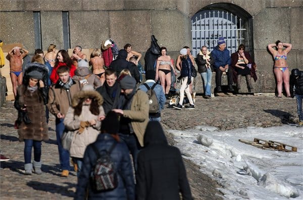 Panaszkodik a vacak tavaszra? Az oroszok már napoznak