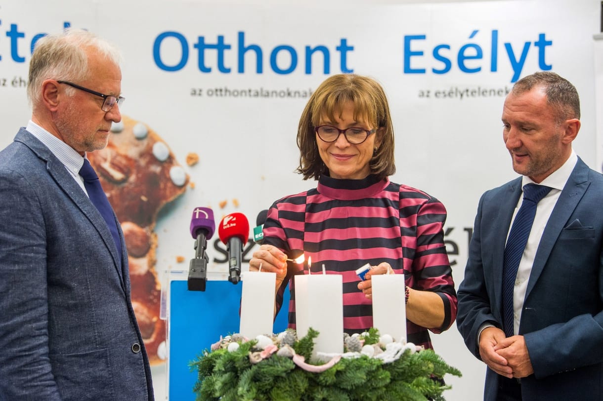 Az Orbán családnál titokzatos módon tűnik el komoly mennyiségű sütemény