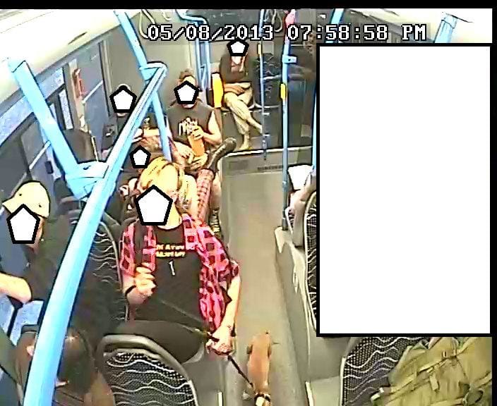 Fotó: ők törték be a Mercedes Citaro ablakát