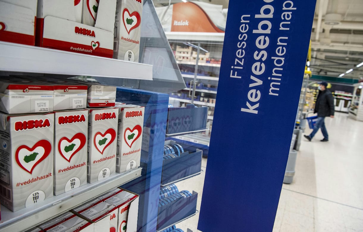 Élelmiszerárak: a kormány eljátssza a gondoskodó államot, de a lehető legtöbb pénzt sajtolná ki a magyarokból