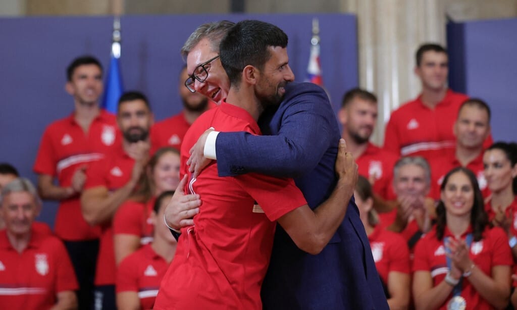 Szerbia ott tart, hogy nemzeti hősből közellenség lett Emir Kusturica és Novak Djokovic