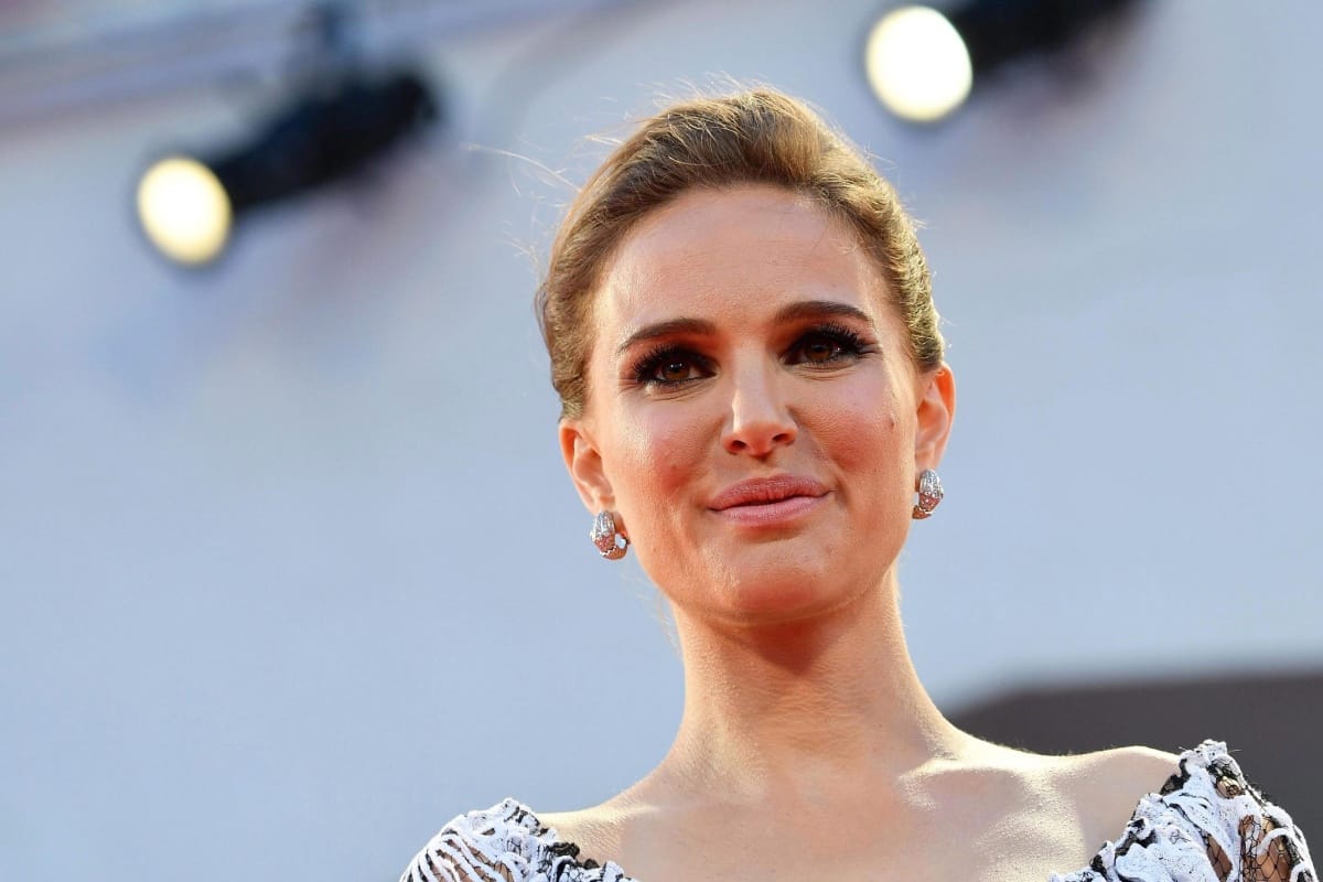 Moby bocsánatot kért Natalie Portmantől, miután a randizásukról írt a memoárjában