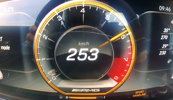 Semmiség a 250 km/h az új Mercedes-AMG E63-nek – videó