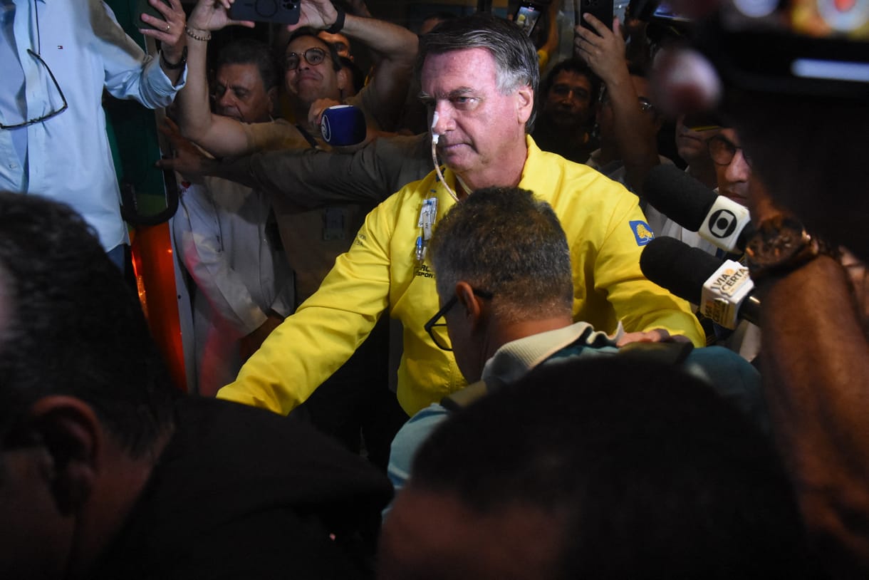 Tizenkét órán át volt a műtőben a volt brazil elnök, Jair Bolsonaro