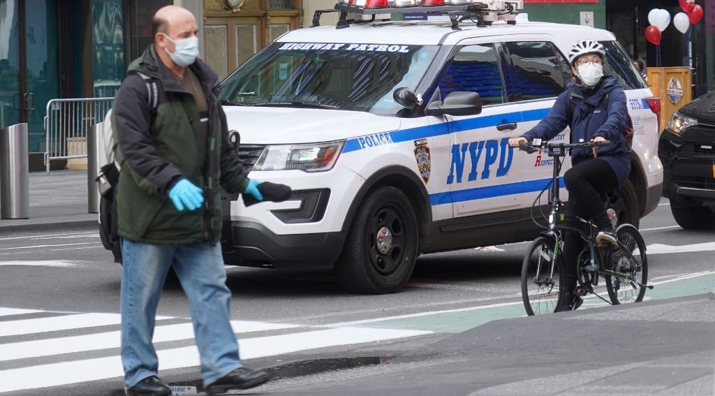 New York kormányzója: Nekünk kell arról döntenünk, ki haljon meg