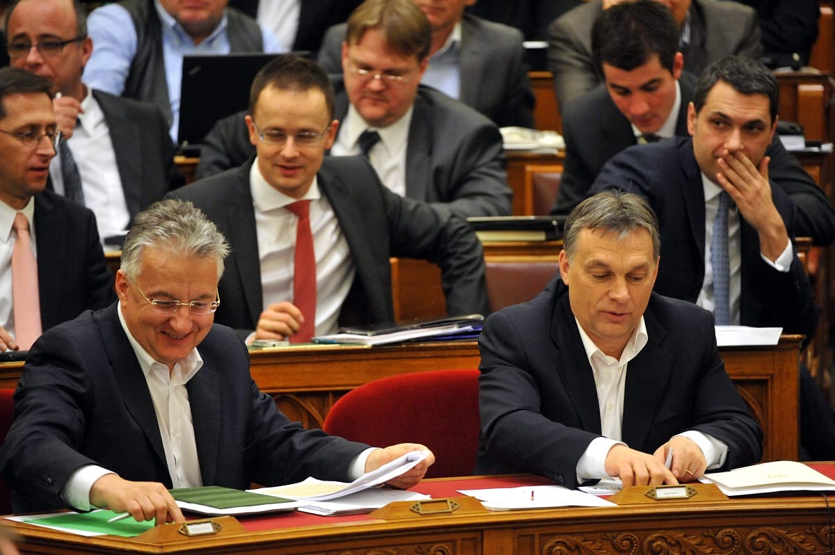 Korrupció: tovább gyengítette az Orbán-kormány az állam immunrendszerét