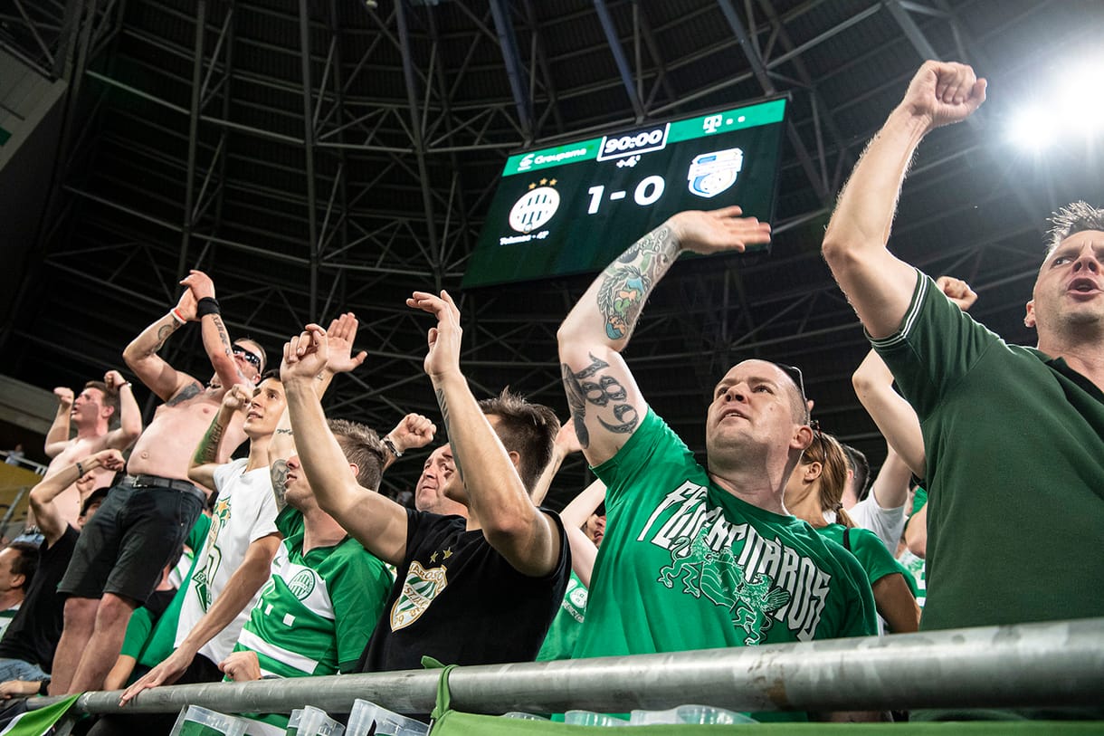 A zárt kaputól a közel húszezres kupadöntőig: így váltak járványügyi Petri-csészévé a stadionok Magyarországon