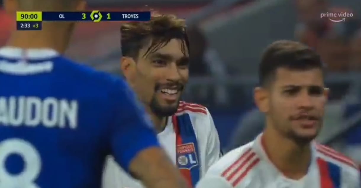 Egy életre eltilthatják a West Ham brazil sztárját, mert szándékosan szerzett sárga lapot, miután odahaza erre fogadtak ismerősei