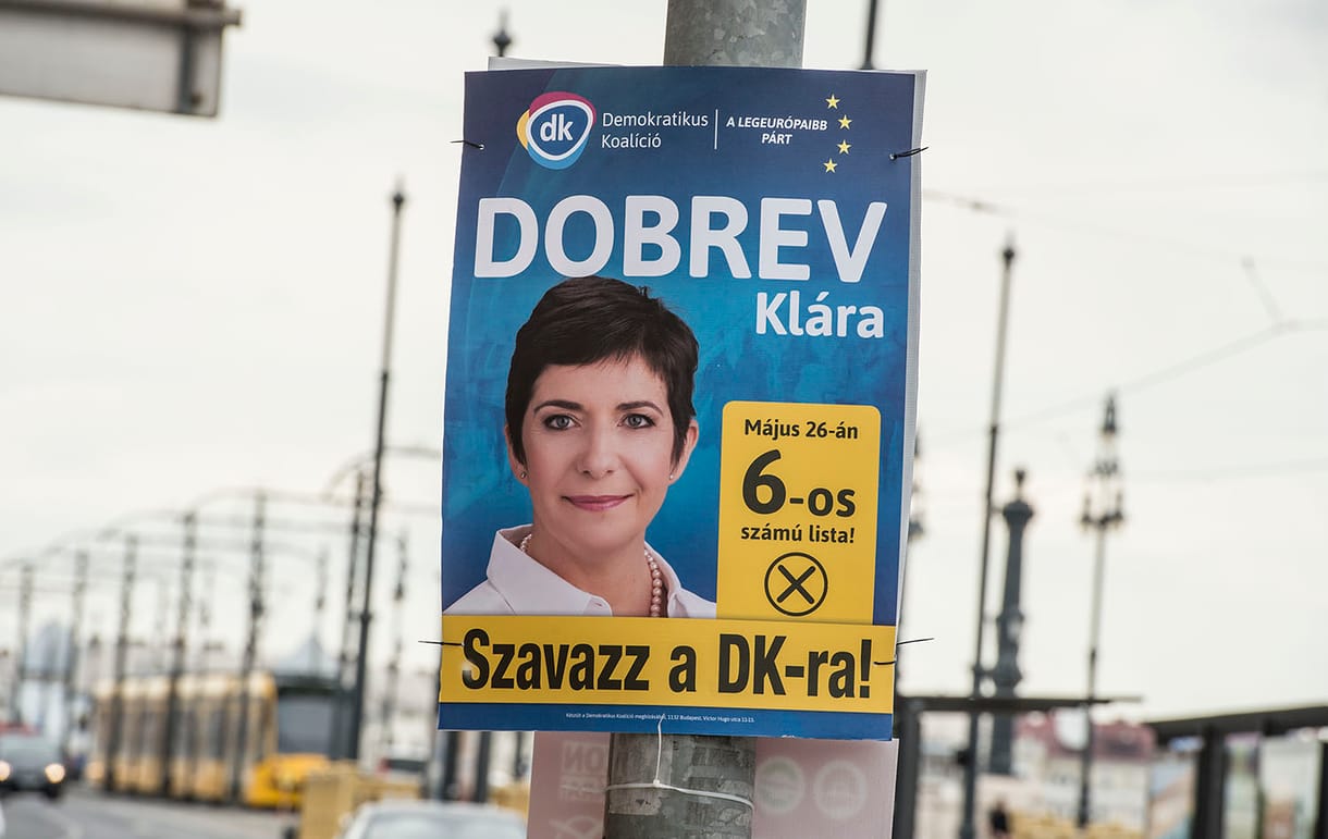 Alig néhány helyen engedték az ellenzéknek az oszlopokon kampányolást