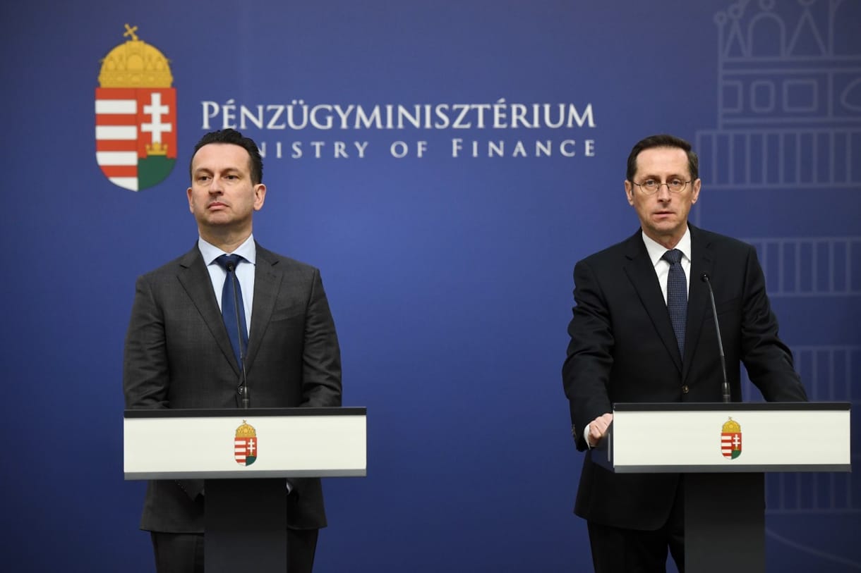 Újra belenyúltak a költségvetésbe, kiemelt rendezvényre adnak családpolitikára szánt milliárdokat