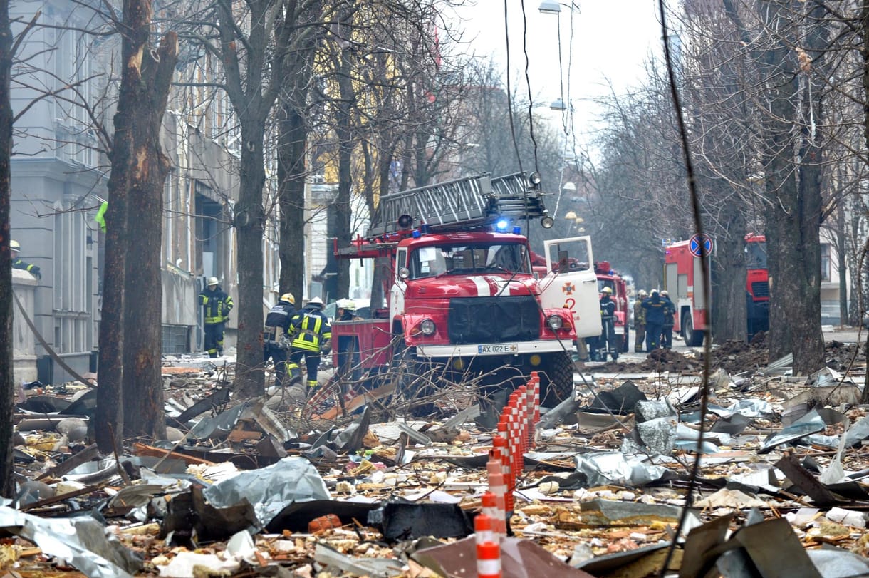 NATO: Kazettás bombákat dobálnak az oroszok Ukrajnában, ami a nemzetközi jog megsértése