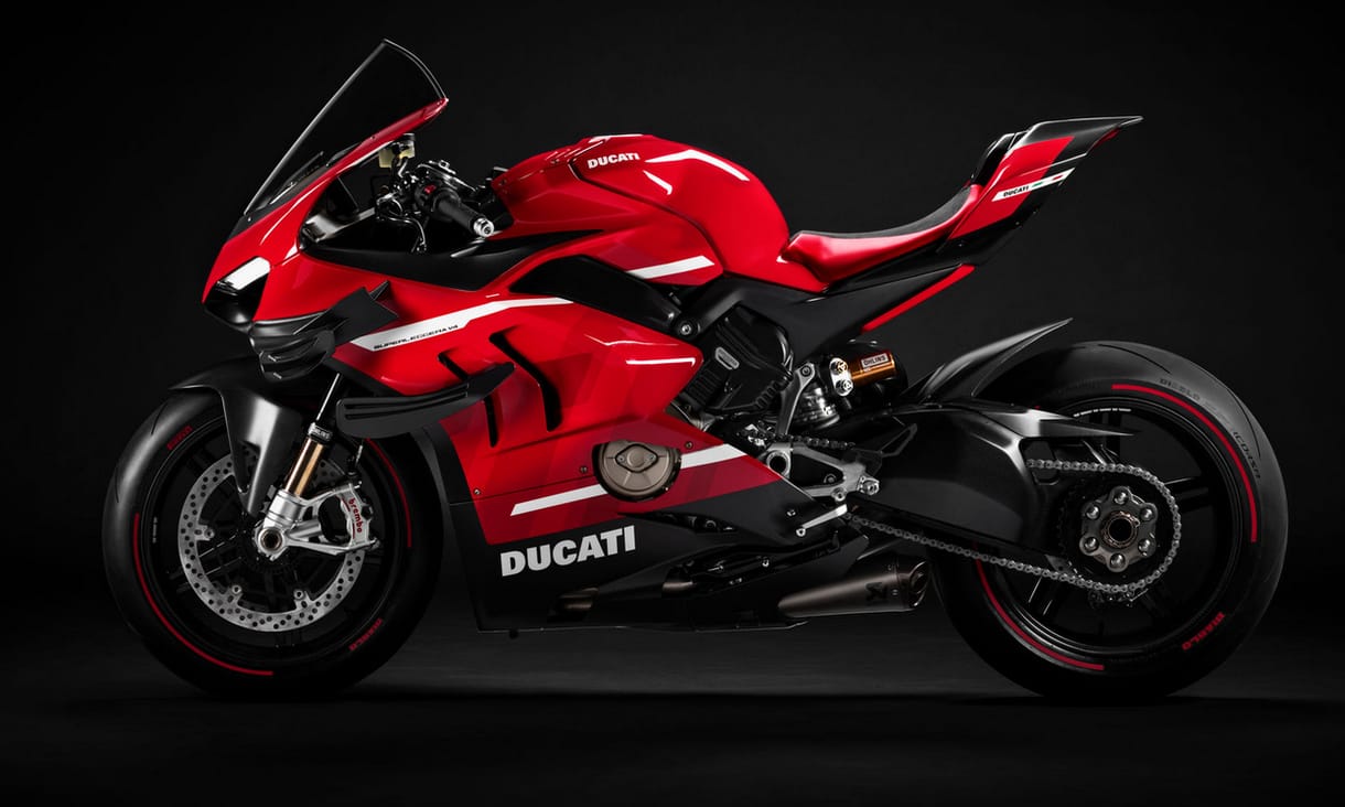 Mindent maga mögé utasít a Ducati legújabb közúti sportmotorja
