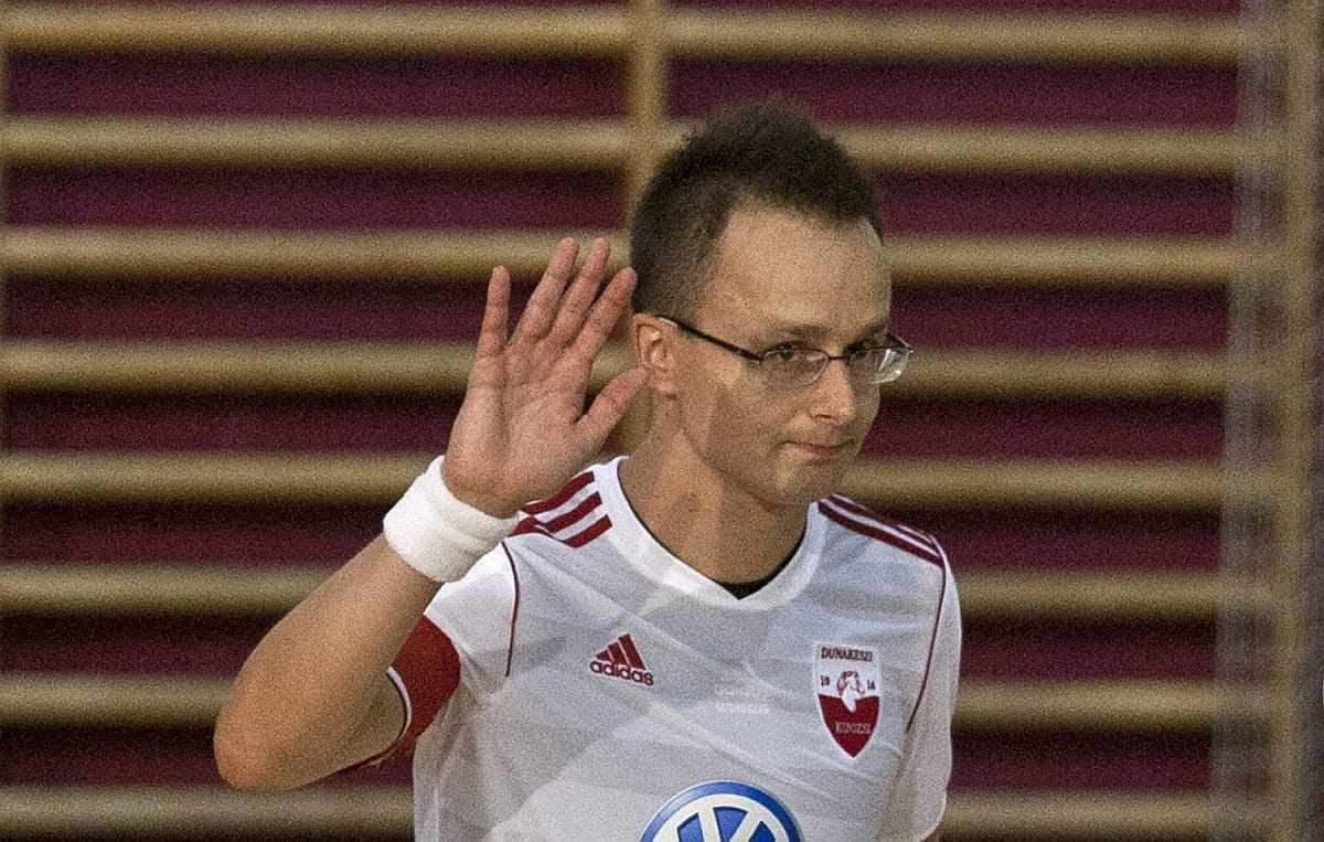 Szijjártó jól szórakozik 
